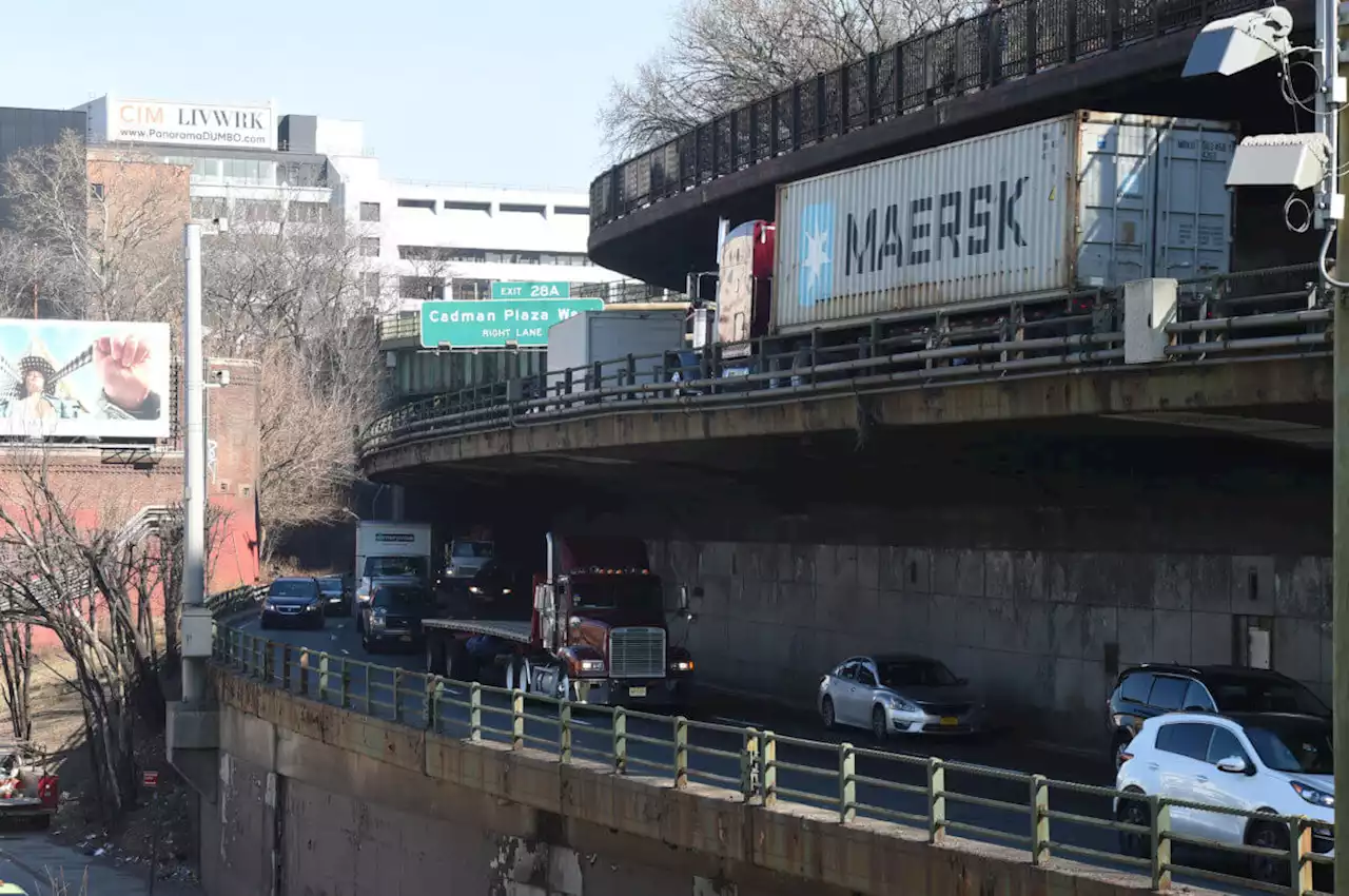 BQE’s crumbling cantilever: City stalling weight sensors for heavy trucks, electeds charge | amNewYork