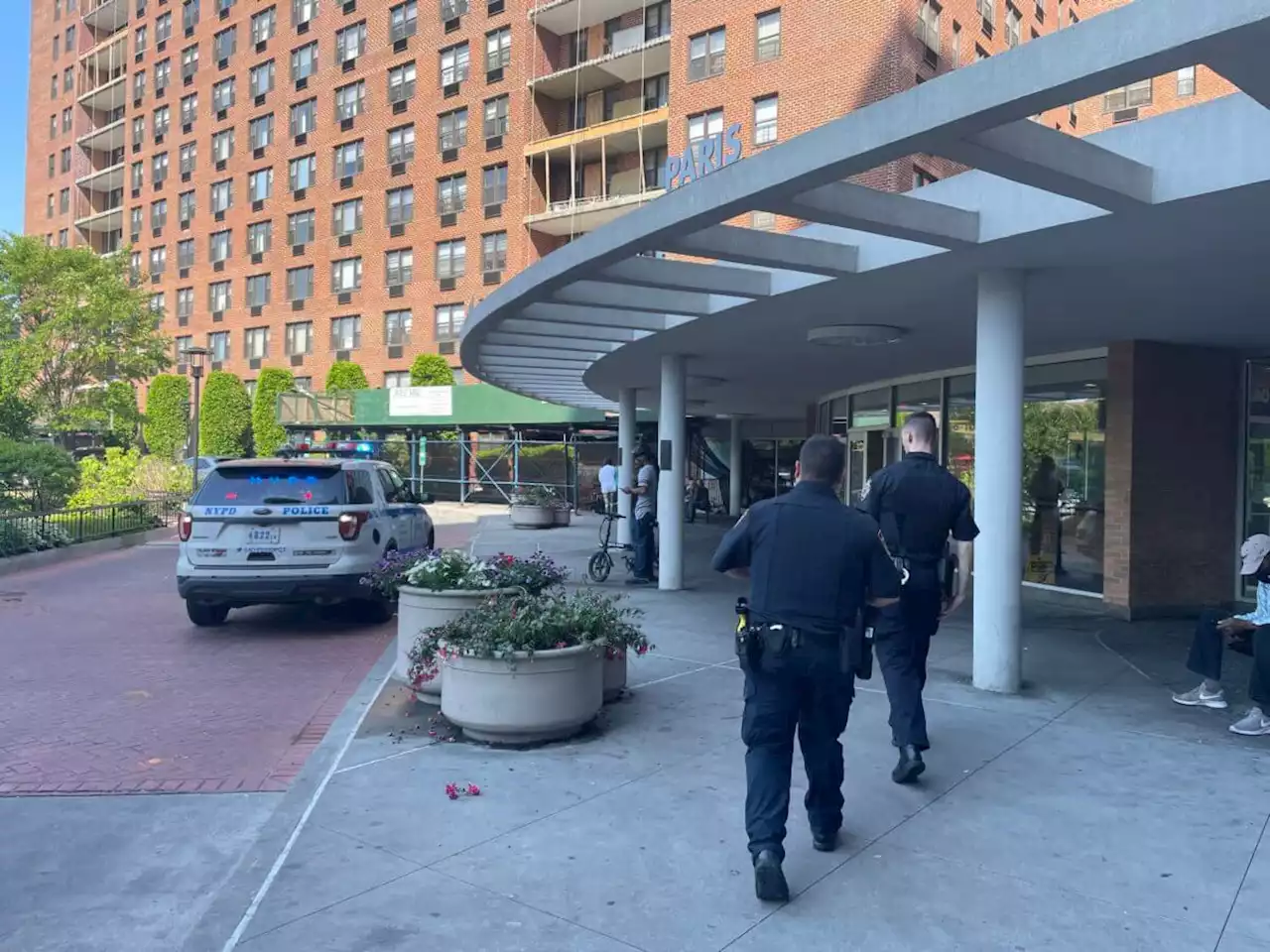 Police officer jumps to his death from LeFrak City building: NYPD – QNS.com