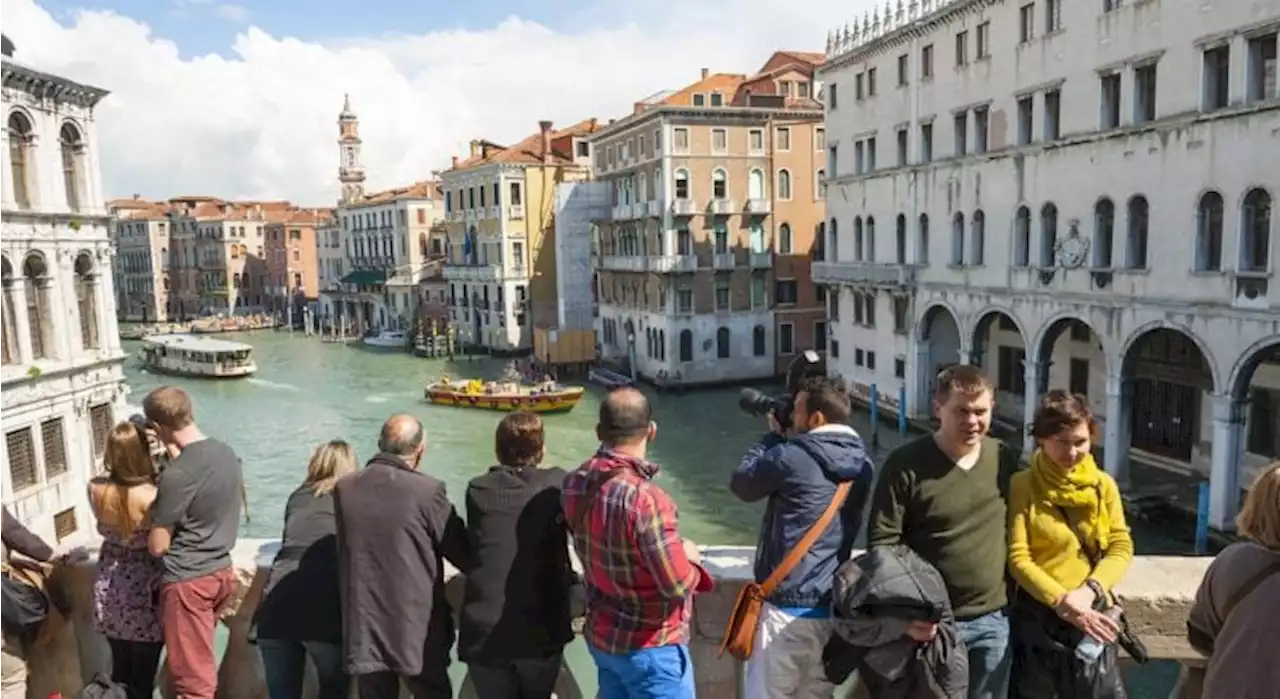 Voyages : voici les 10 destinations à éviter à tout prix en 2023 (Venise en fait partie !)