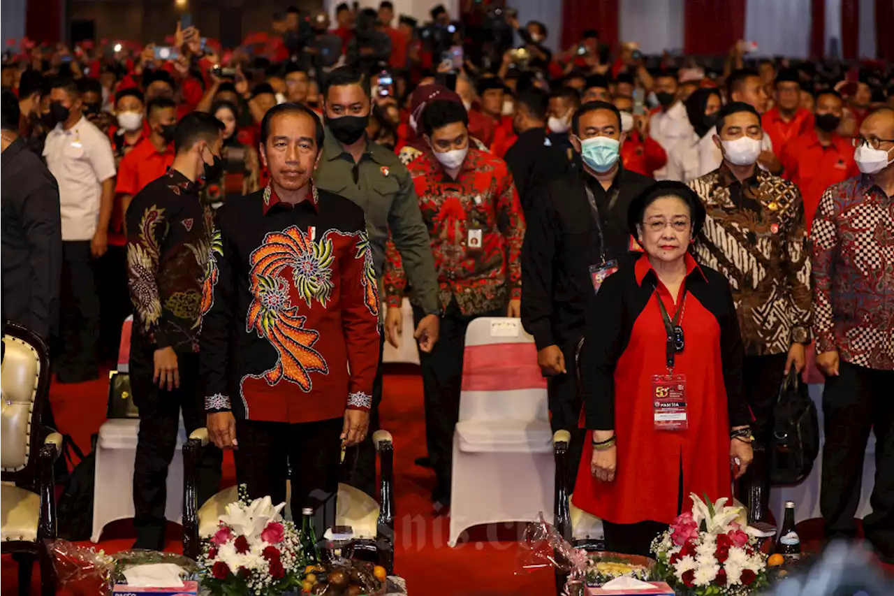 5 Momen Menarik HUT PDIP Ke-50, Megawati Menangis Hingga Ganjar Diserbu Kader