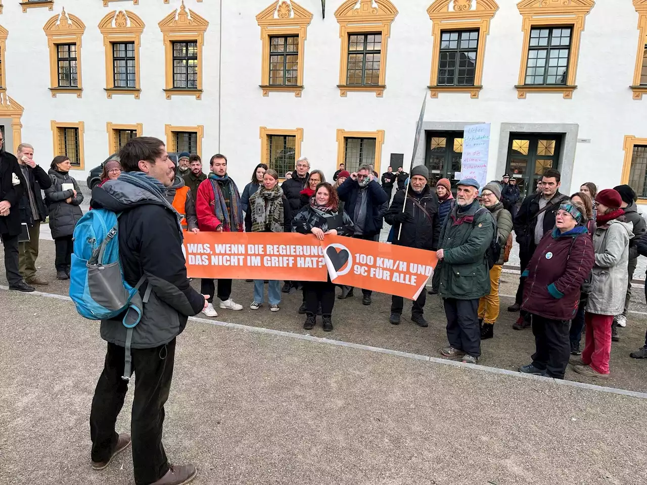 Aktivisten der 'Letzten Generation' wegen Nötigung vor Gericht