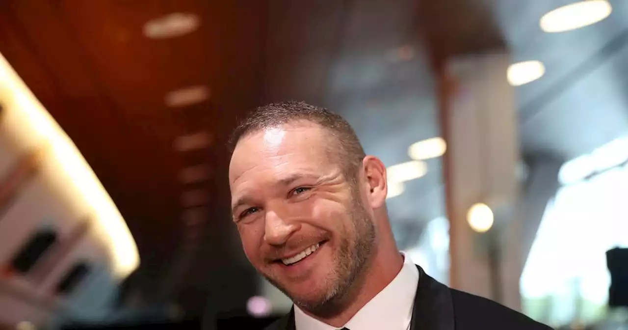 Ex-Chicago Bear Brian Urlacher sues Texas hair restoration company for $50K over blog post