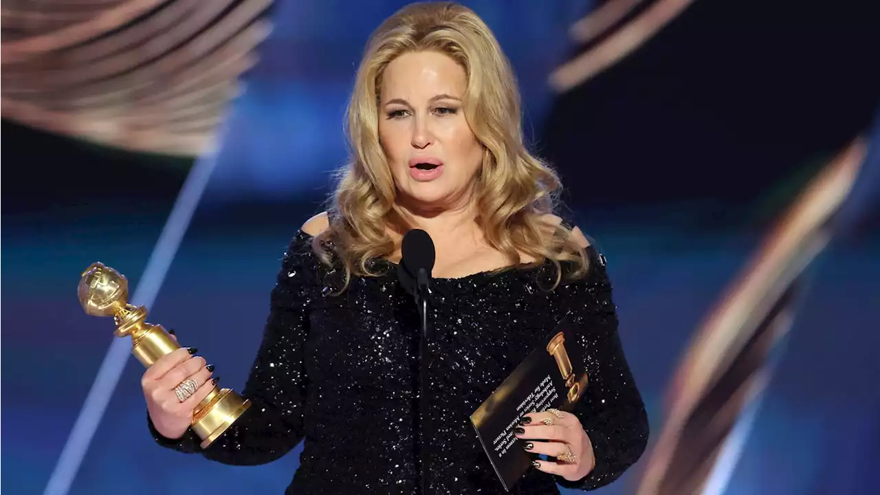 Jennifer Coolidge se robó el show en los Globo de Oro