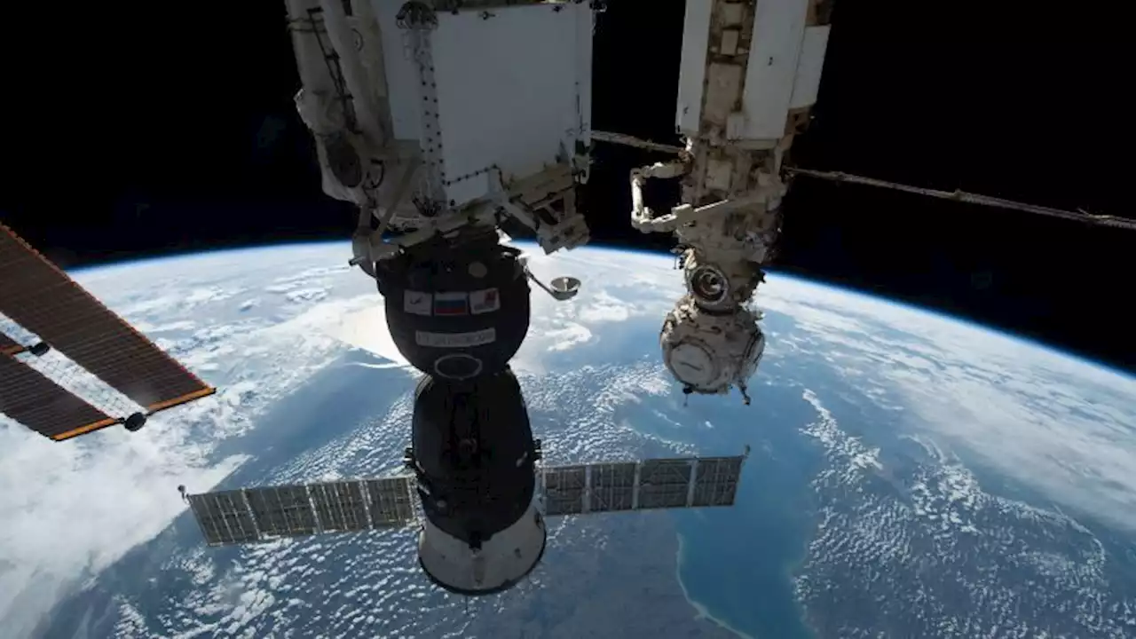 Roscosmos will send replacement spacecraft to return crew to Earth after Soyuz leak | CNN