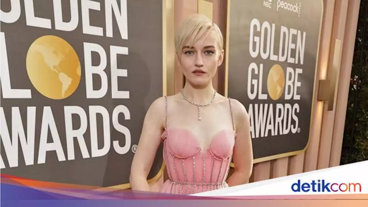 Julia Garner Raih Golden Globe Awards 2023 Lewat Ozark