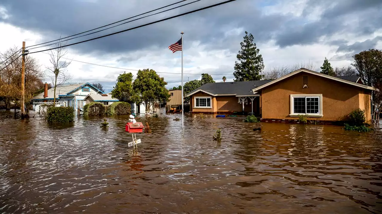 California flooding: At least 17 people dead, more than 200,000 homes, businesses without power