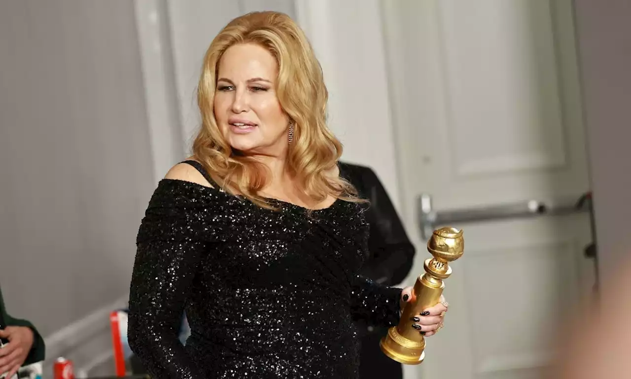 Jennifer Coolidge takes makeup tips from Victoria Beckham for the 2023 Golden Globes