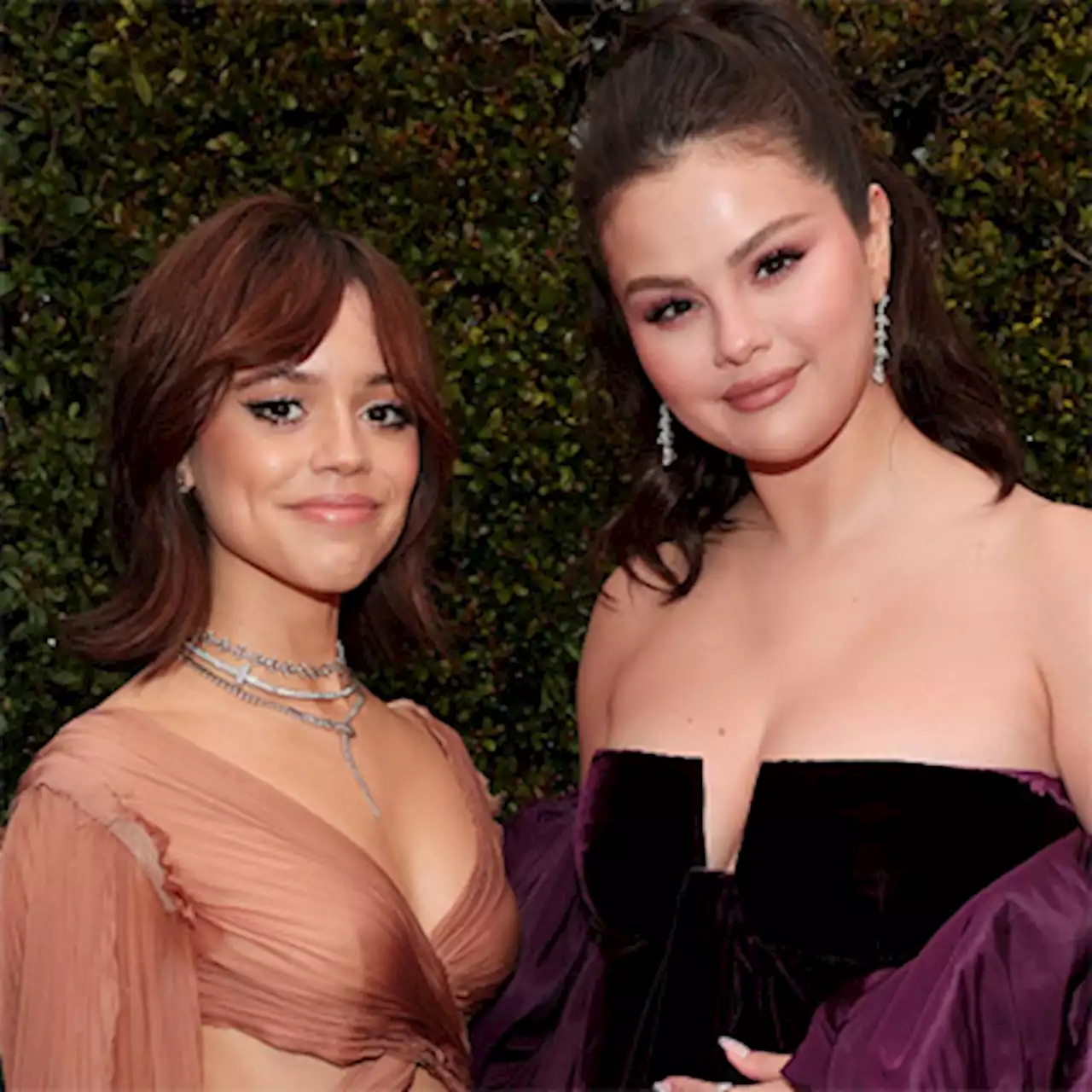 Jenna Ortega, Selena Gomez o Anya Taylor-Joy revelan los códigos actuales de la invitada perfecta