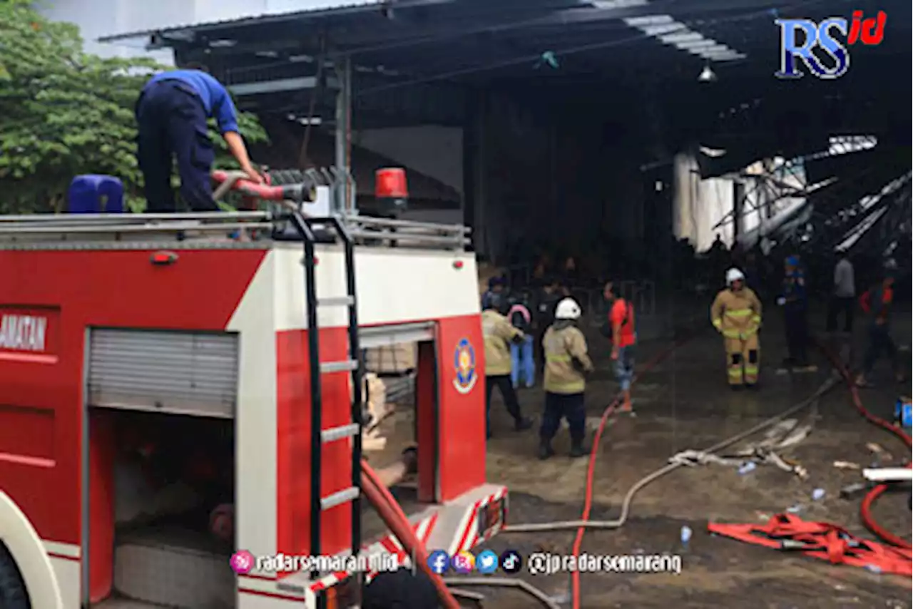 Resto PT KAI Terbakar, Dua Orang Terluka