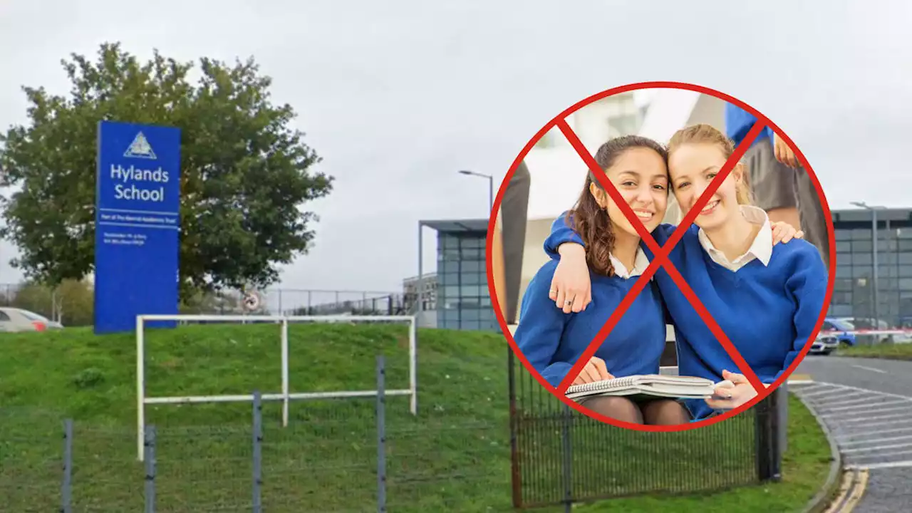 School bans all romantic relationships between pupils 'to encourage them to behave professionally'