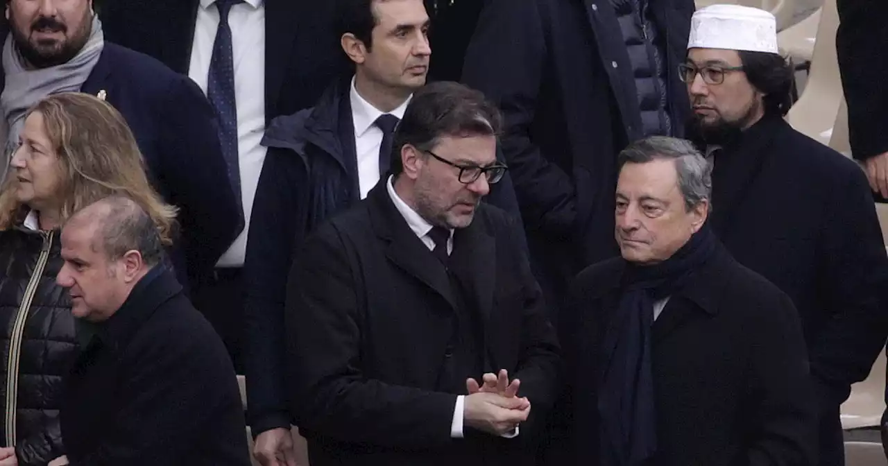 Draghi-Giorgetti, il 'colloquio' ai funerali di Ratzinger: chi vogliono far saltare