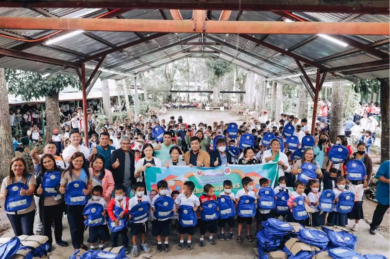 P5.54 M worth of school supplies given to 23,000 pupils in Negros City