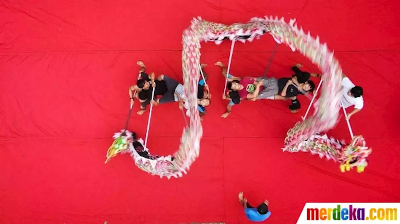 Foto : Latihan Barongsai dan Liong Jelang Imlek Jadi Tontonan Seru Anak-Anak di Bogor | merdeka.com