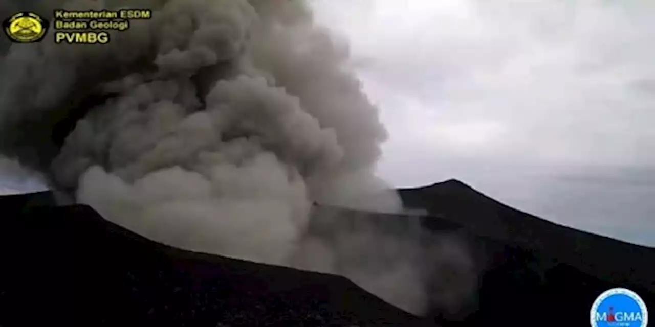 Gunung Marapi kembali Erupsi, Muntahkan Abu Setinggi 800 Meter | merdeka.com