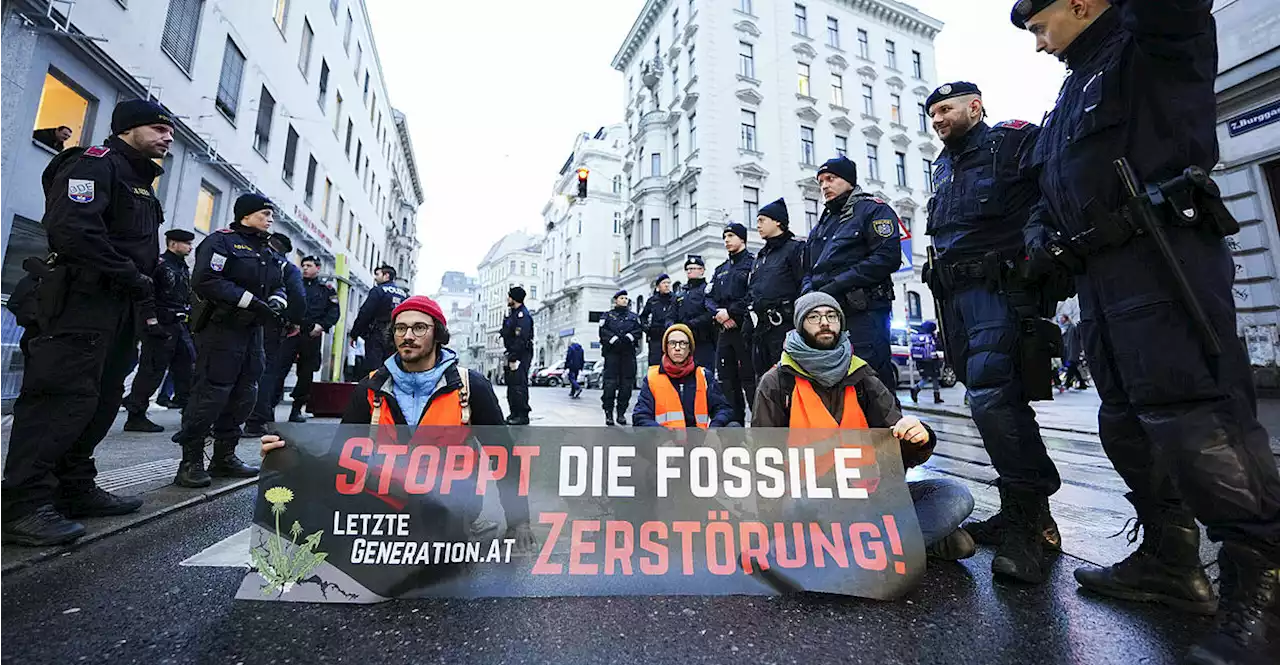 Klimaaktivisten stoppten Verkehr am Wiener Gürtel