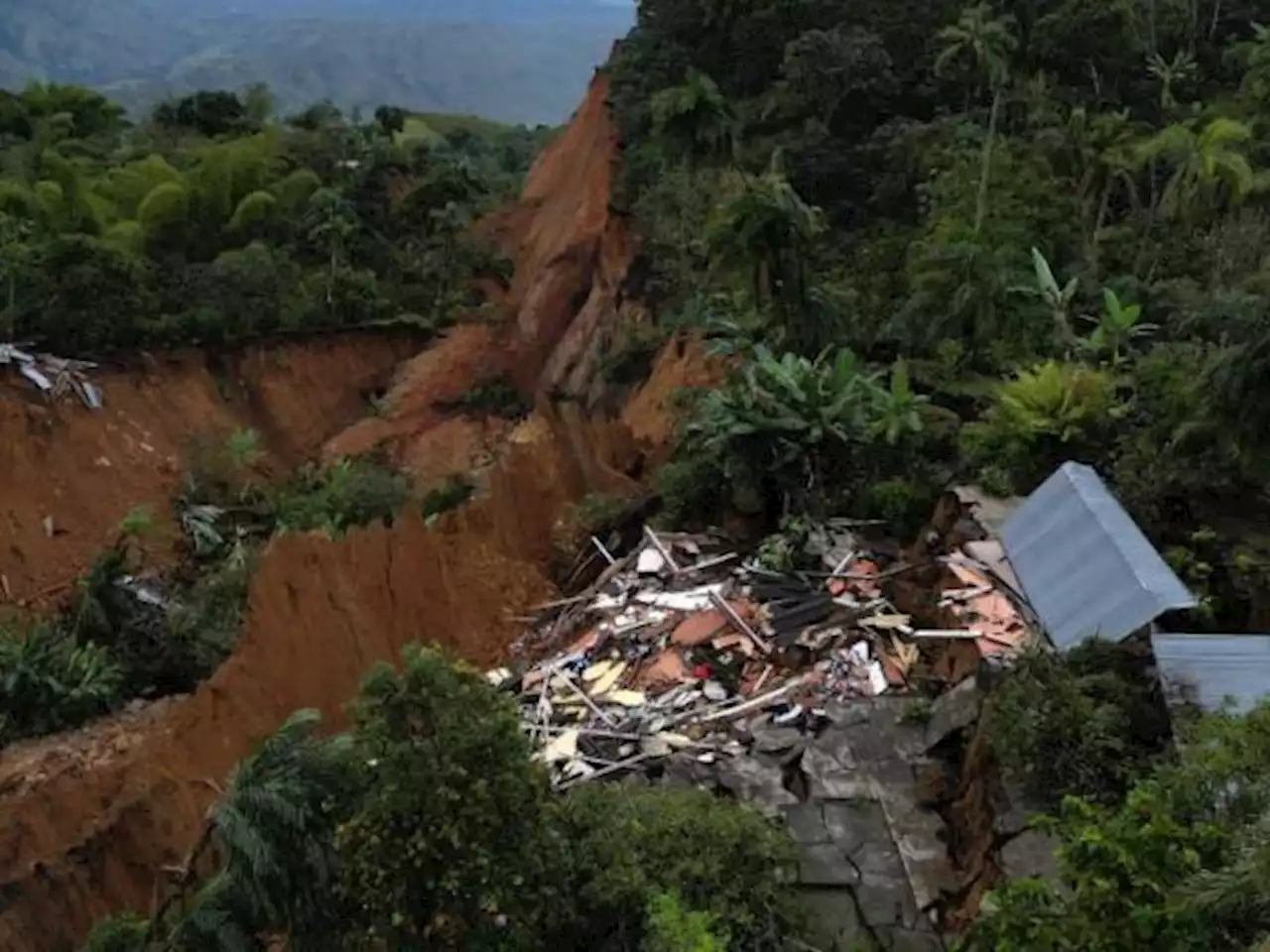 Son más de 700 los damnificados por derrumbe en suroccidente del país