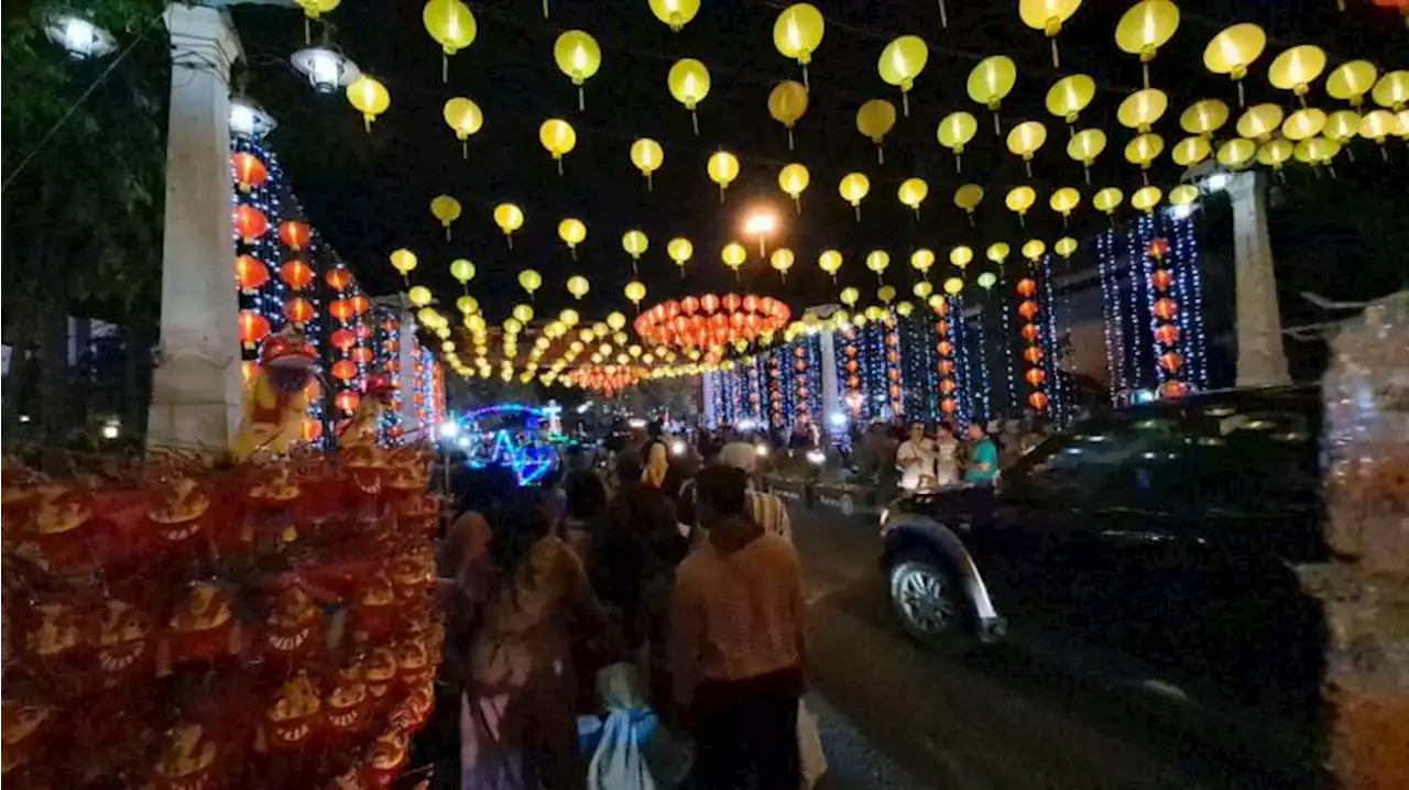 5.000 Lampion Meriahkan Grebeg Sudiro, Pasar Gede-Jensud Dipadati Warga |Republika Online