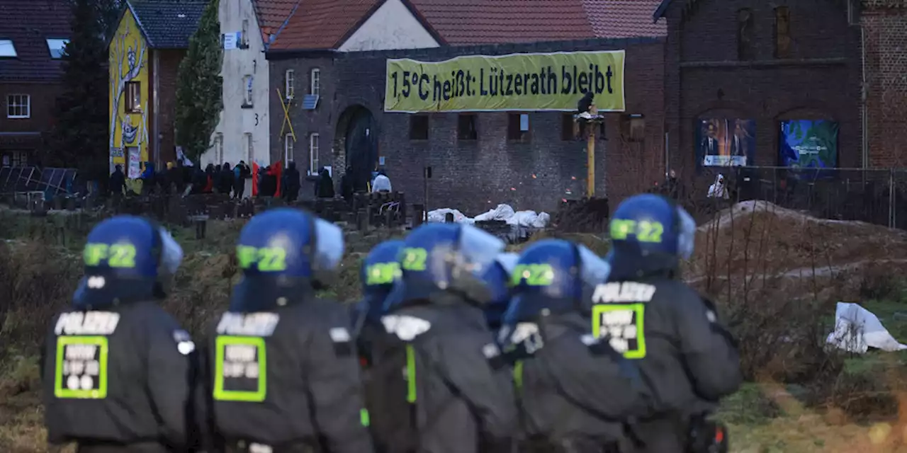 +++ Live-Ticker Räumung Lützerath +++: Polizei schon überall in Lützerath