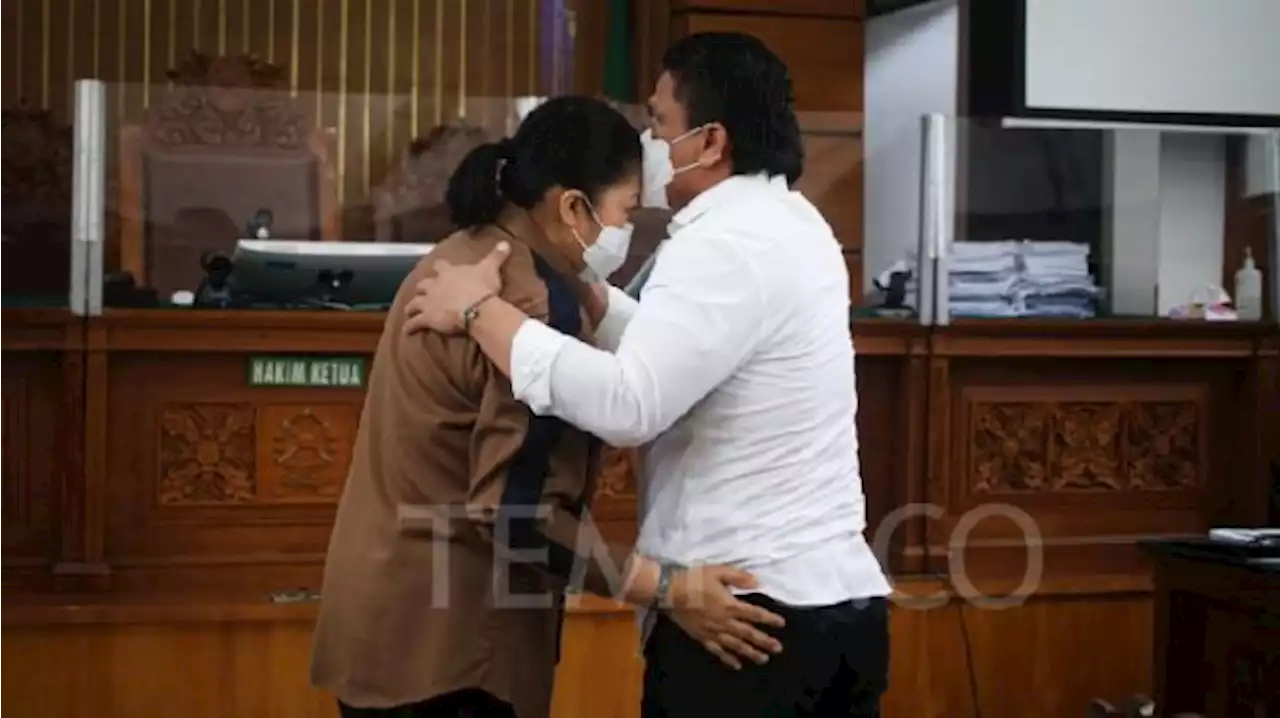 Hakim Sidang Putri Candrawathi: Jangan Nangis ya, Lama-lama Hakimnya Jadi Ikut Nangis