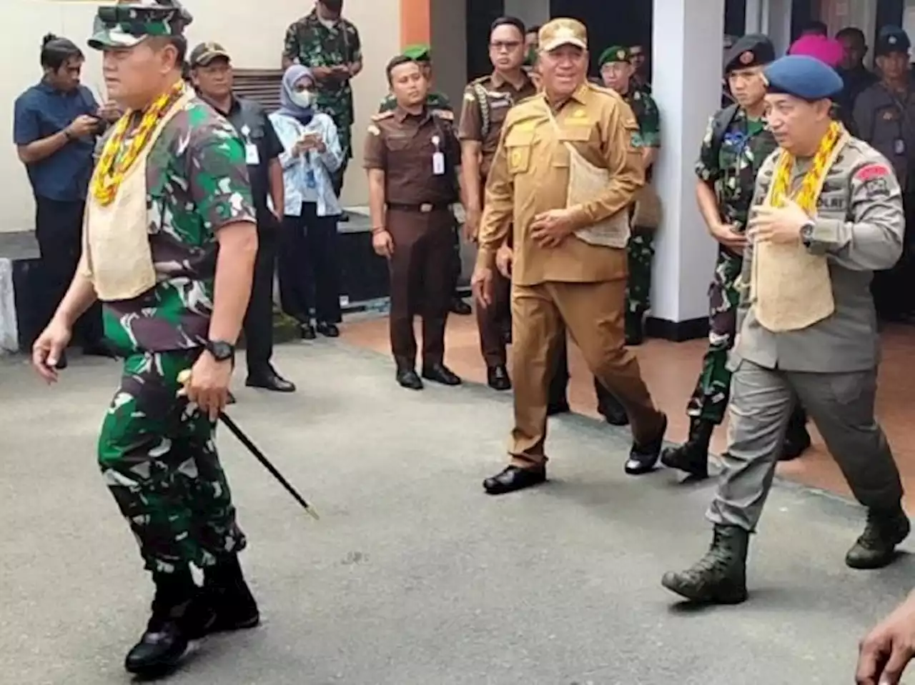 Kunjungi Papua bersama Panglima TNI, Kapolri Minta Masyarakat Tak Terprovokasi Lepas dari NKRI