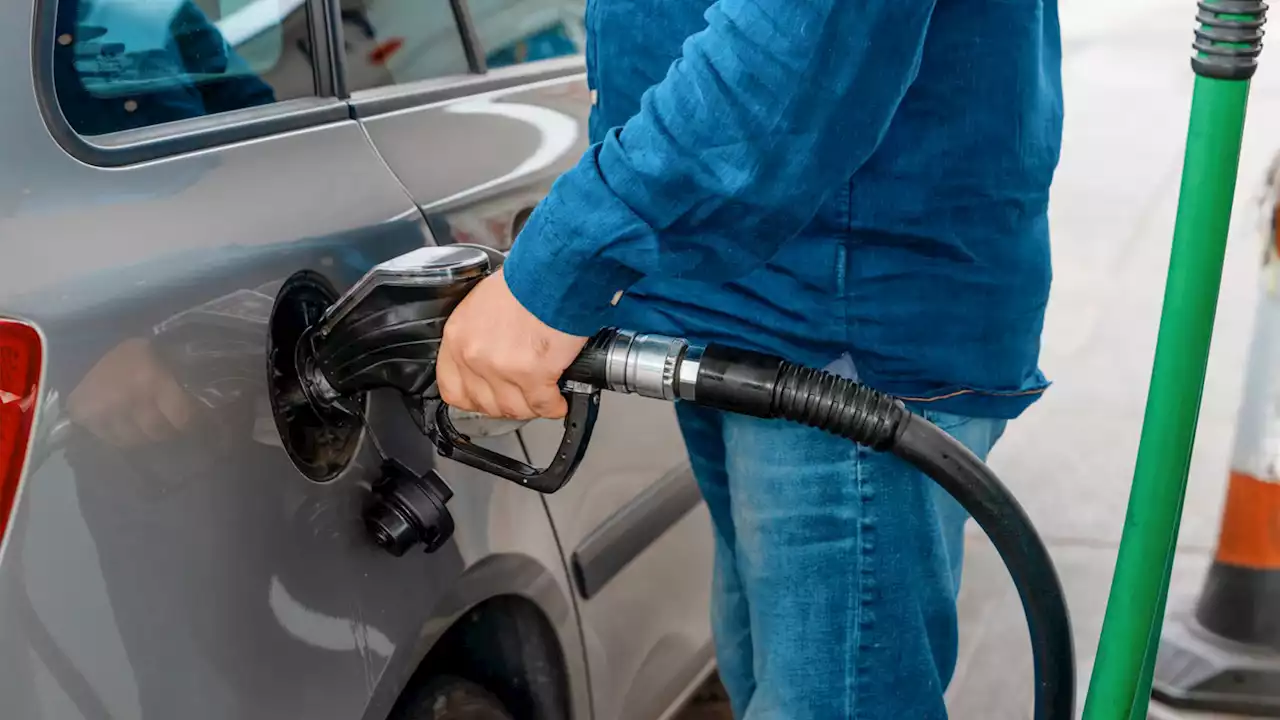 We're driving experts - here are our top tips for saving fuel...they're all free