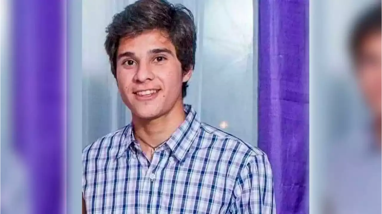 Un joven quedó en medio de un tiroteo entre motochorros y fue asesinado en frente de su novia