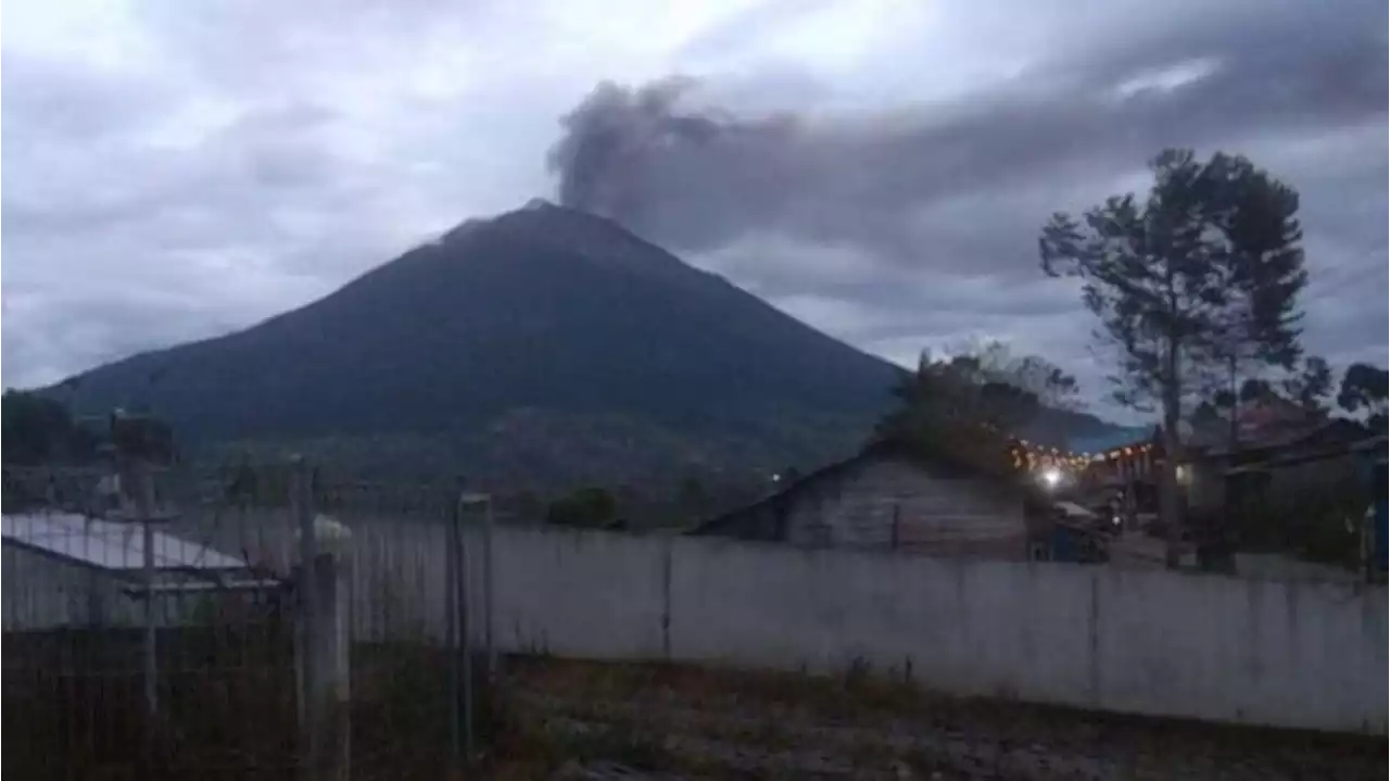 Gunung Kerinci Erupsi, Keluarkan Abu Setinggi 900 meter