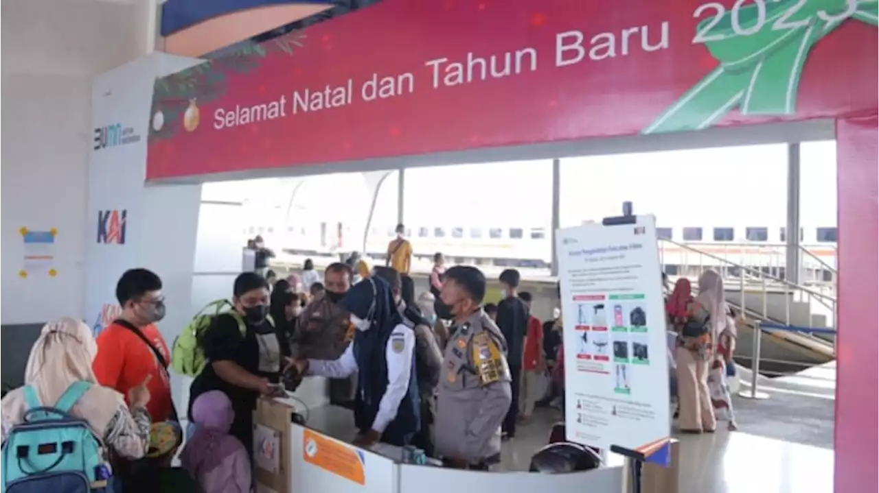 Ratusan Ribu Warga Sumbar Gunakan Kereta Api Selama Nataru