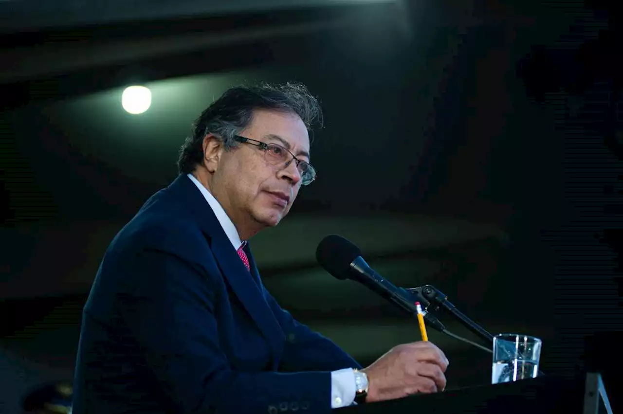 Rayo impactó avión del presidente Gustavo Petro en medio de su viaje al Cauca