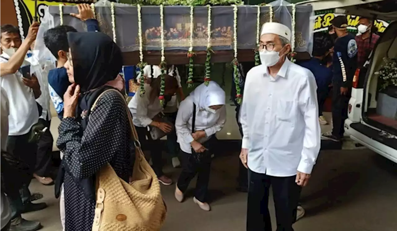 Jenazah Angela Hindriati Dimakamkan di TPU Kampung Kandang Jagakarsa