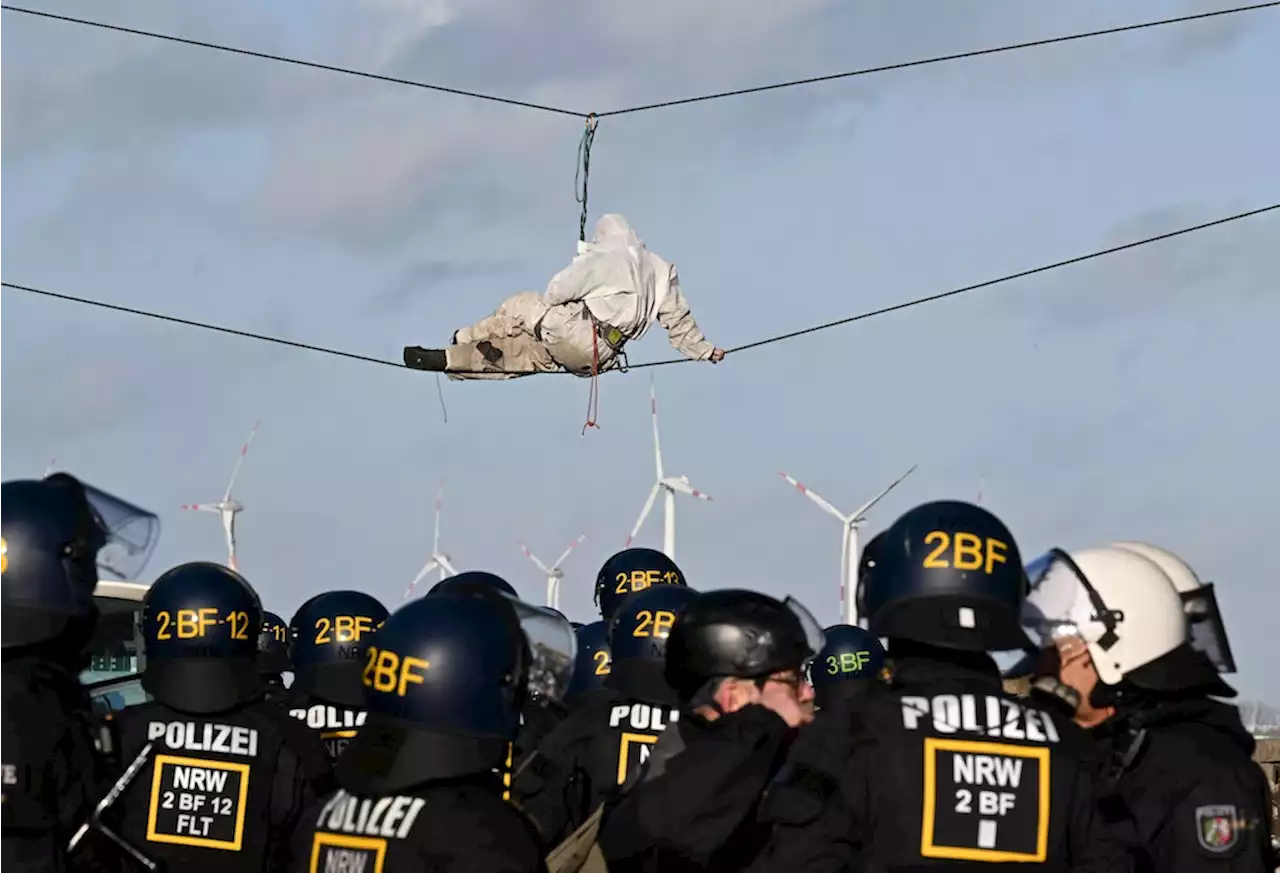 Newsblog: Polizei setzt Räumung in Lützerath fort, Aktivisten betonieren sich ein, Greta Thunberg kommt