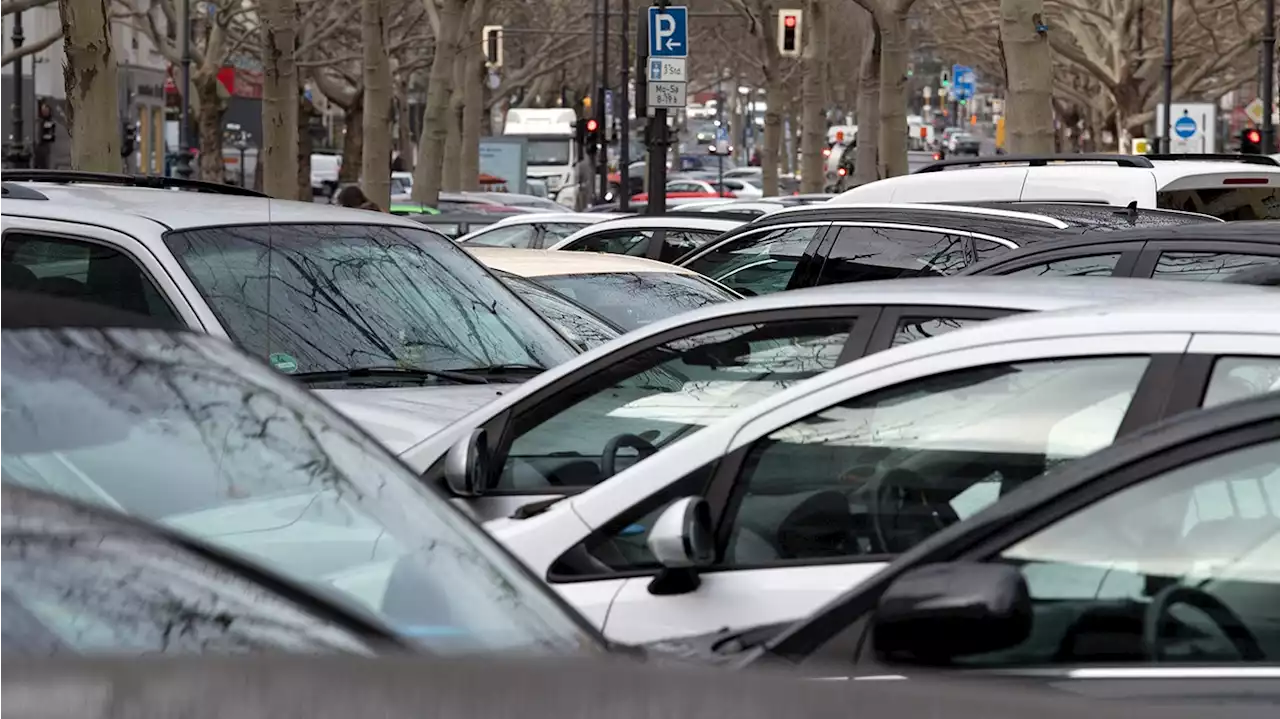 Senatorin Jarasch will weniger Parkplätze in Berlin