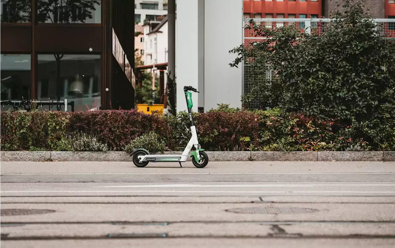 Opération séduction : Lime va offrir des casques pour vélos et trottinettes électriques