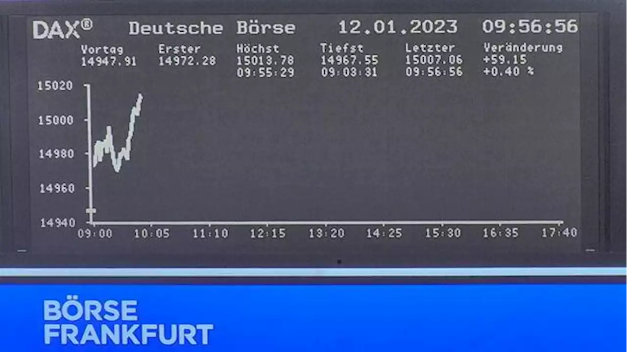 Dax aktuell: Dax steigt erstmals seit elf Monaten wieder über 15.000 Punkte