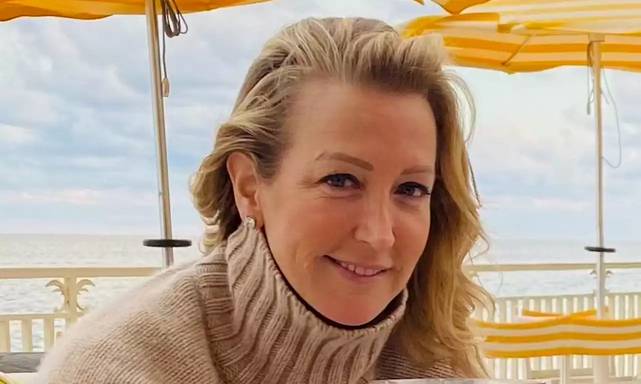 Lara Spencer poses with her lookalike sisters for rare family photo during time away from GMA