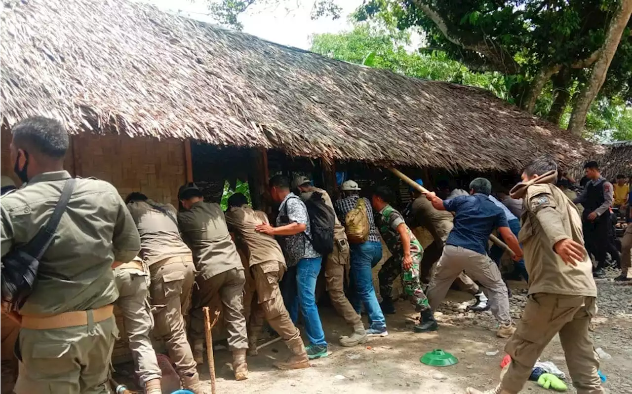 Puluhan Ibu-ibu Pengajian, Satpol PP dan Polisi Bongkar Warung Remang-remang di Padangsidempuan