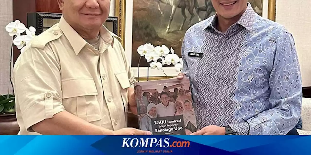 Bertemu Prabowo, Sandiaga Berikan Buku Tentang Perjalanan Pilpres 2019