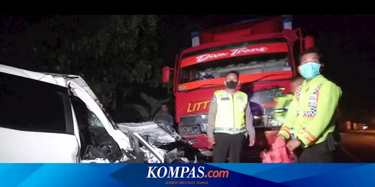 Kronologi Kecelakaan Maut di Ngawi, Mobil Tabrak Pohon lalu Hantam Truk Parkir, 5 Orang Tewas