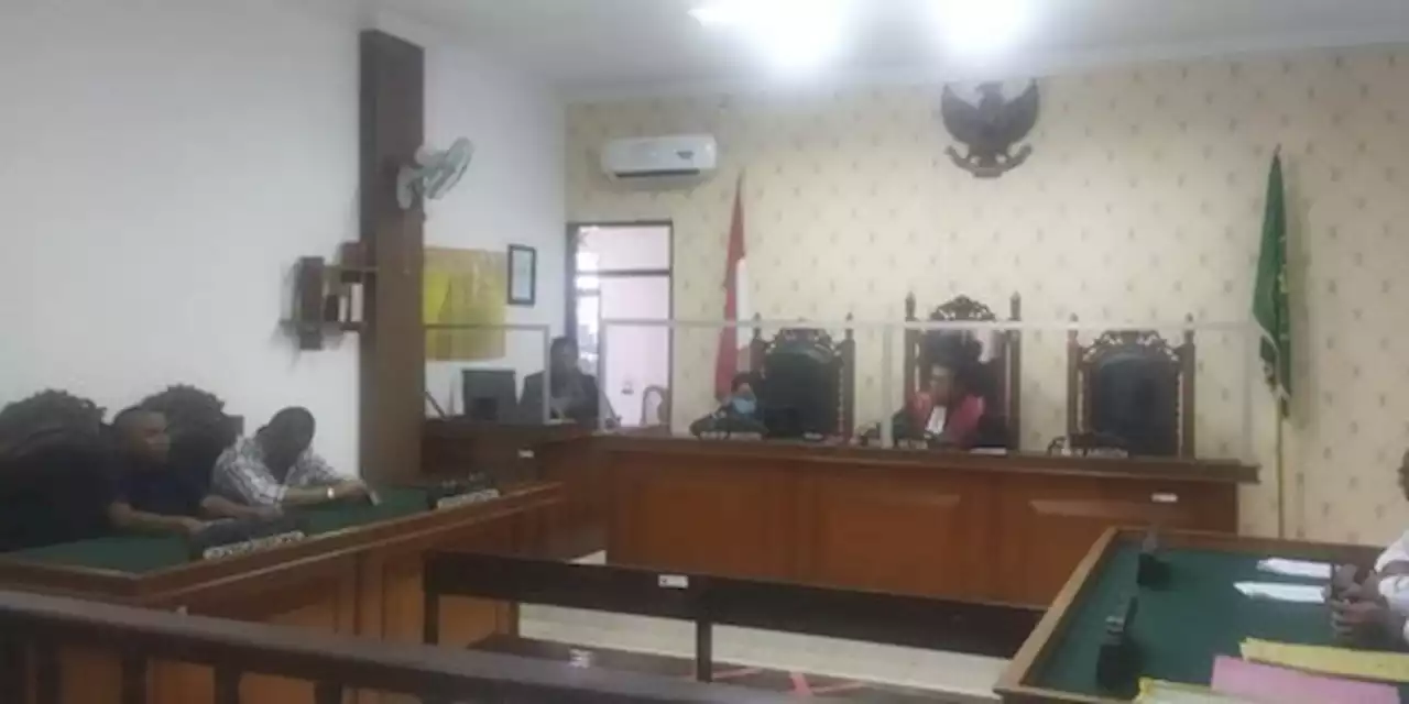 Anggota Polda NTT Tersangka Kasus Penimbunan BBM Praperadilankan Polresta Kupang | merdeka.com