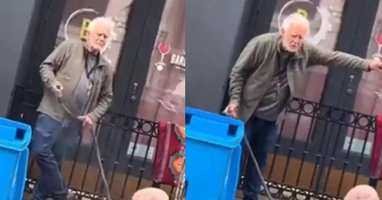 Indignante video: hombre agarró manguera y le lanzó agua a una habitante de calle