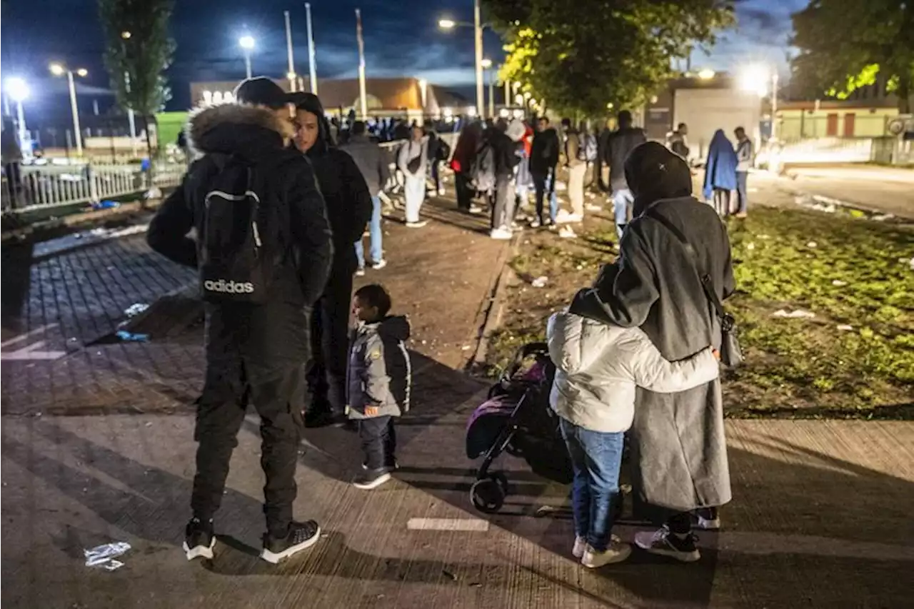 Betekent woordje ‘zodra’ in de wet dat gezinnen van asielzoekers nu of pas straks mogen komen?