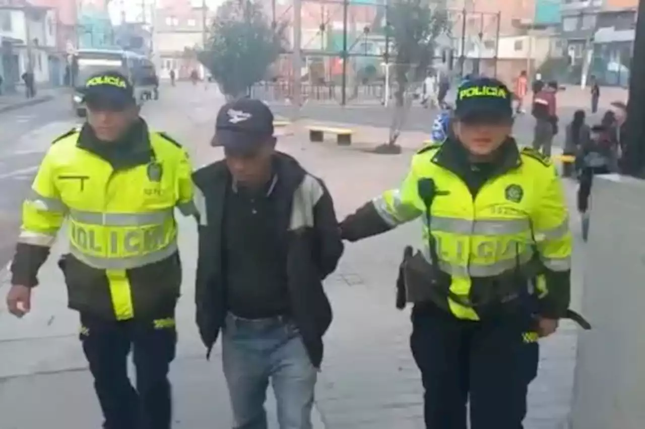 Policías requisaron a hombre en Bogotá y descubrieron que era buscado por homicidio - Pulzo