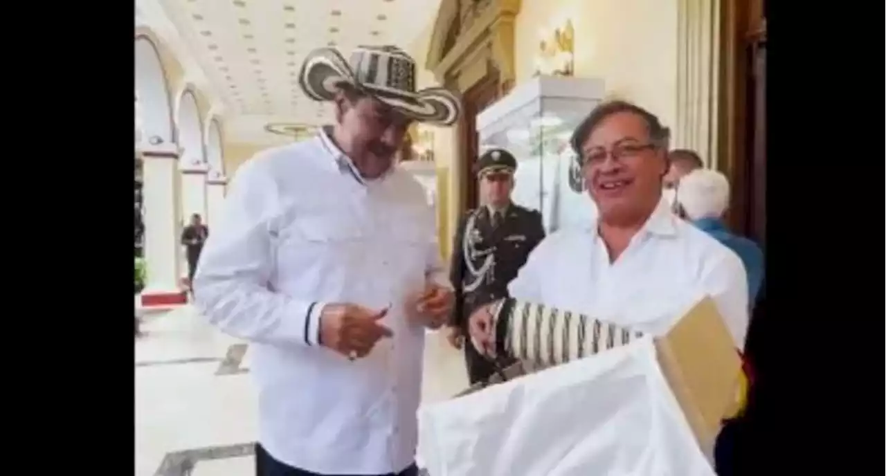 [Video] 'Güepajé': Petro le puso sombrero vueltiao a Maduro y se emocionó con regalos - Pulzo