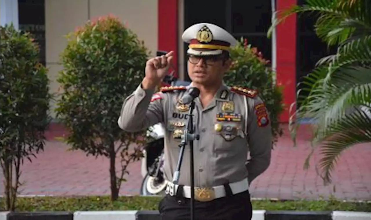 Angkot Tabrak Truk di Tol Tangerang-Merak, 18 Orang Terluka |Republika Online