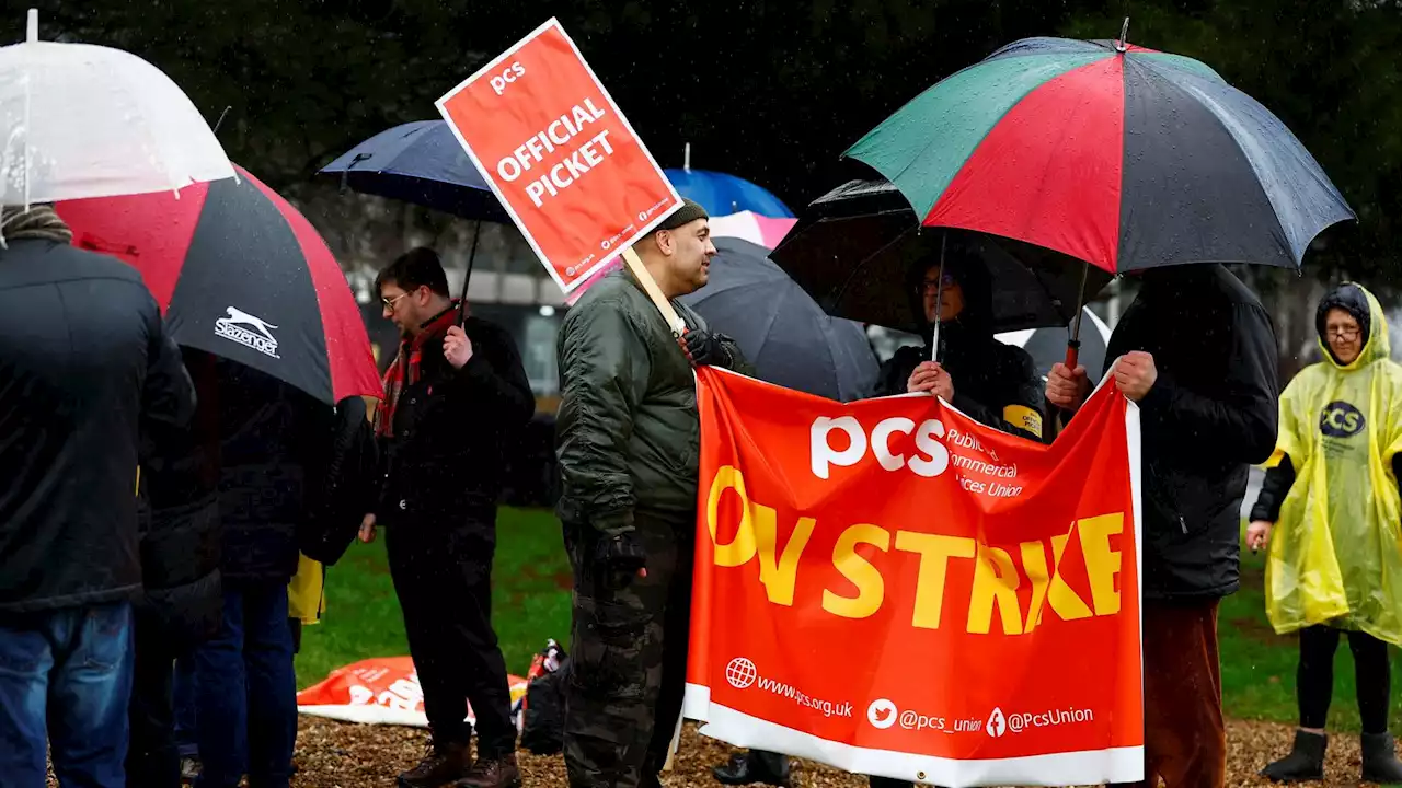 Around 100,000 civil servants to go on strike on 1 February after PCS announces industrial action