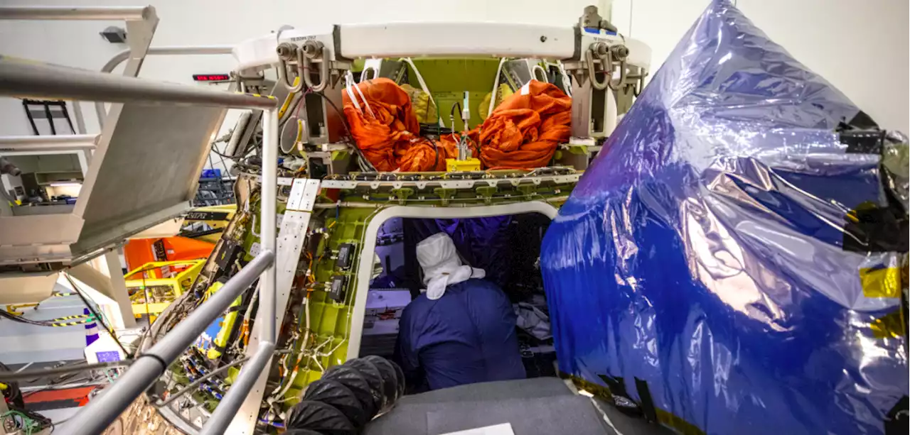 NASA opens hatch of Artemis 1 Orion spacecraft (photo)