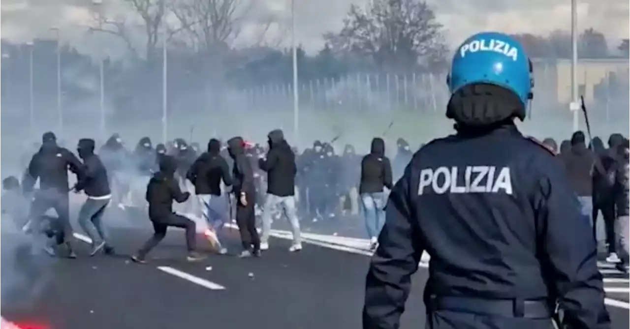 Scontri ultras: si va verso il divieto di un mese alle trasferte dei tifosi di Roma e Napoli