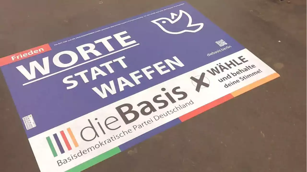 Wahlwerbung in Berliner U-Bahnhöfen : Querdenken-Partei „Die Basis“ am Boden