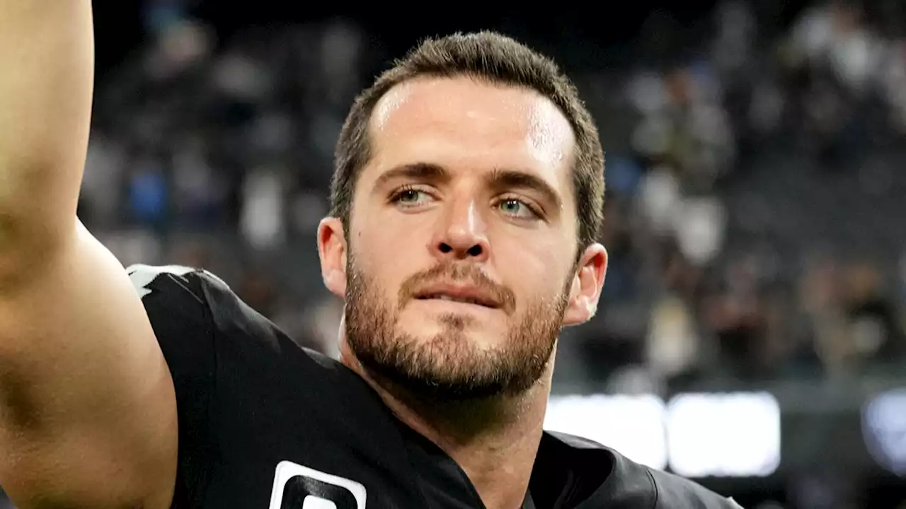 Derek Carr Pens Emotional Goodbye To Raiders After Getting Benched