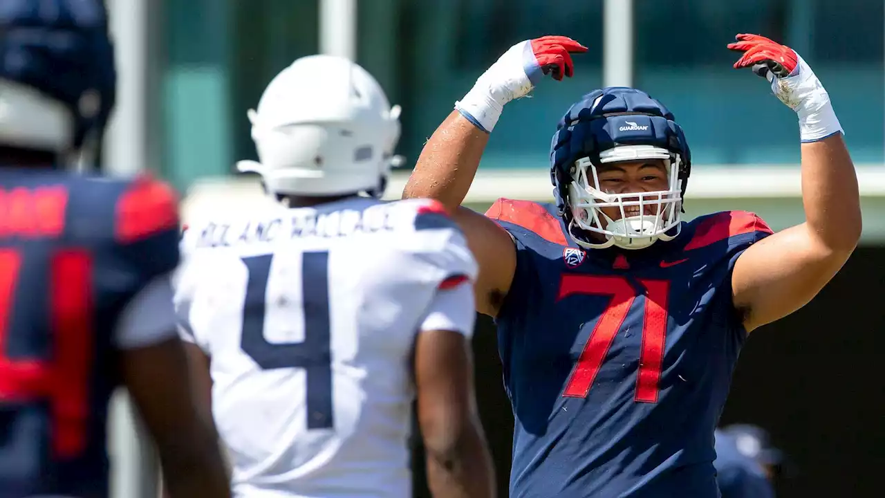 Arizona offensive lineman Jonah Savaiinaea named to FWAA Freshman All-American Team